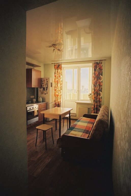 Jak efektywnie organizować przestrzeń w małym mieszkaniu, aby zwiększyć komfort życia